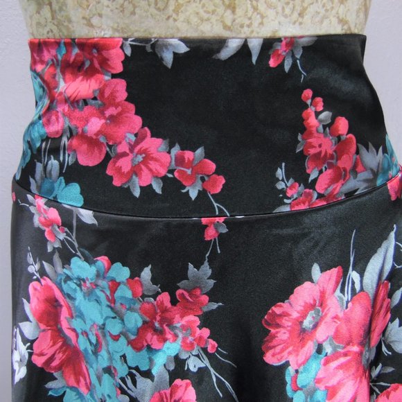 Ruby Rox Floral Skirt - Picture 2 of 11